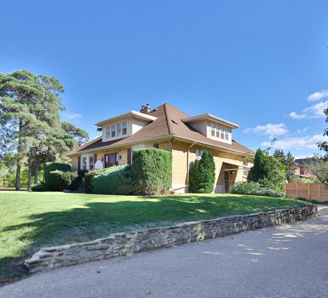 More Photos Of 160 King St E, Mississauga Office For Sale