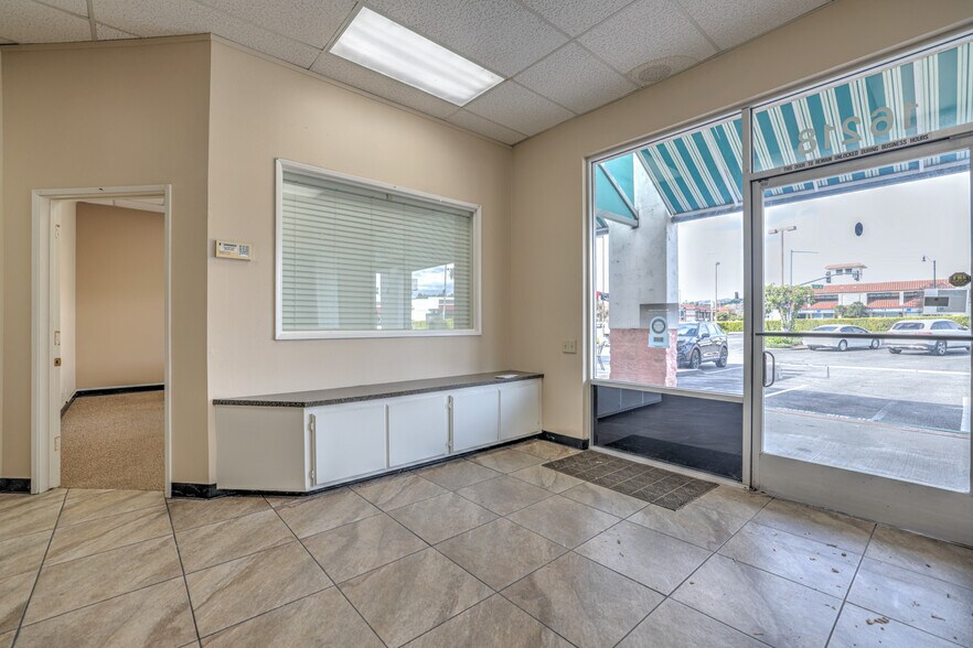 More Photos Of 16200-16258 E Whittier Blvd, Whittier General Retail For Sale