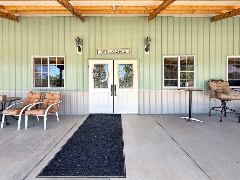 More Photos Of 5955 Sawmill Mesa Rd, Delta Specialty For Sale