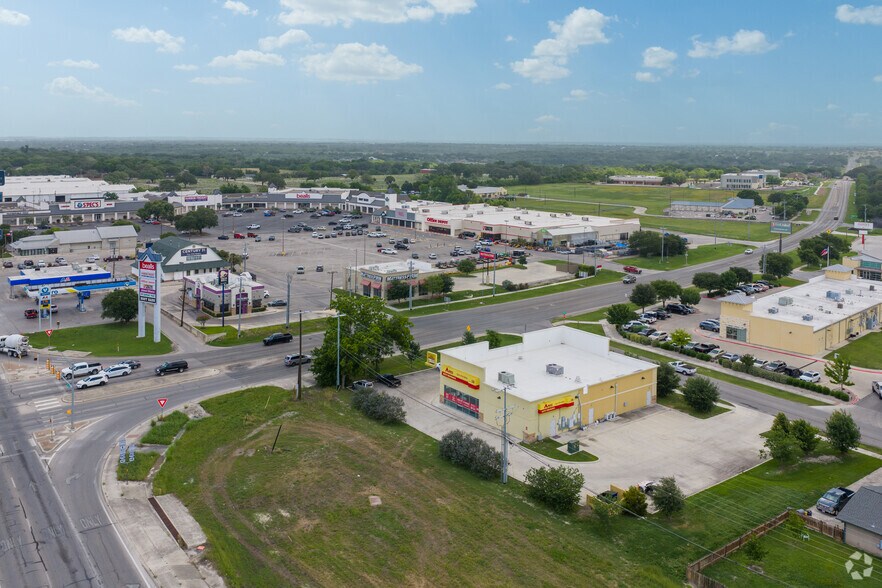 More Photos Of 1499 E Court St, Seguin Storefront For Lease
