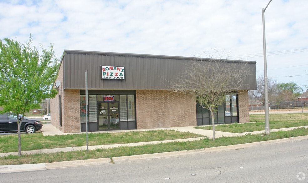 More Photos Of 3001 N Elm St, Denton Storefront For Lease