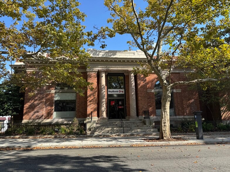 More Photos Of 17 S Broadway, Nyack Bank For Lease