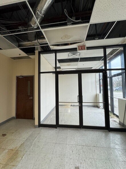 More Photos Of 28 E 112th Pl, Chicago Freestanding For Sale