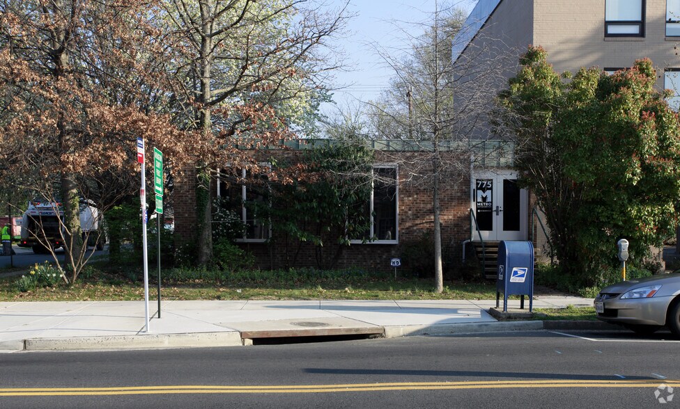 More Photos Of 775 S 23rd St S, Arlington Office For Sale