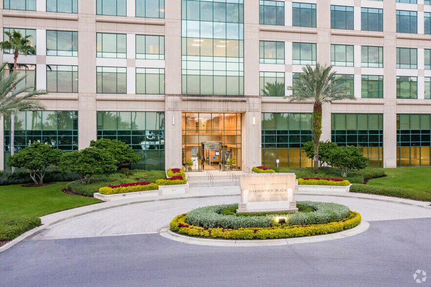 More Photos Of 3031 N Rocky Point Dr W, Tampa Office For Lease