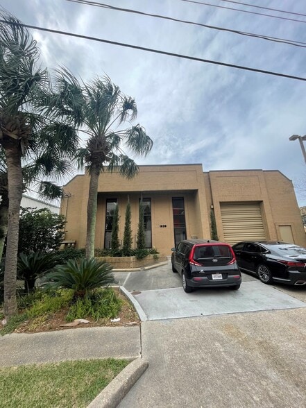 More Photos Of 1536 Sams Ave, New Orleans Flex For Lease