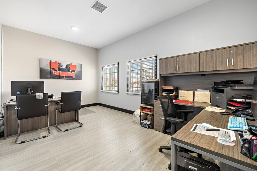 More Photos Of 5013-5017 Telegraph Rd, Los Angeles Light Manufacturing For Sale