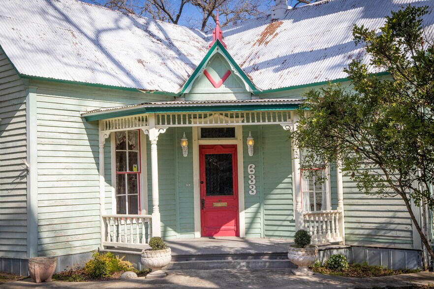 More Photos Of 633 S Castell Ave, New Braunfels Office Residential For Sale