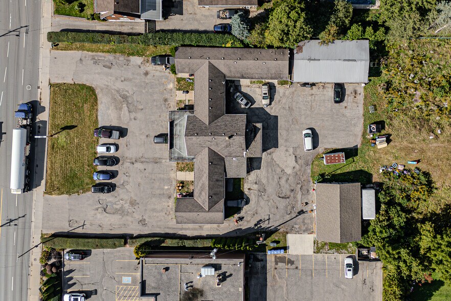 More Photos Of 139 Queensway W, Simcoe Hotel For Lease