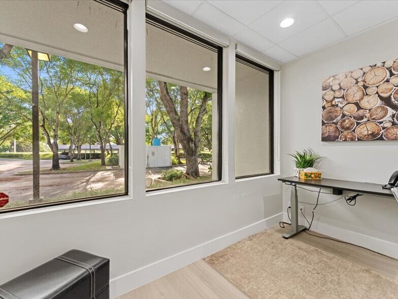 More Photos Of 2295 NW Corporate Blvd, Boca Raton Office Residential For Lease