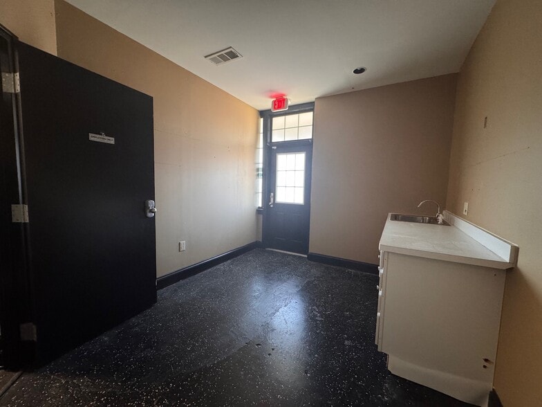 More Photos Of 6254 Memorial Dr, Stone Mountain Storefront Retail Office For Lease