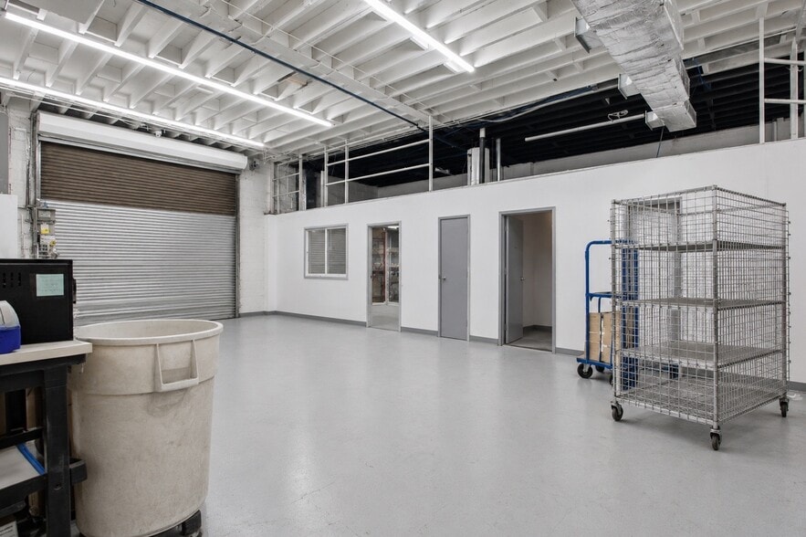 More Photos Of 770 Rockaway Pky, Brooklyn Service For Sale