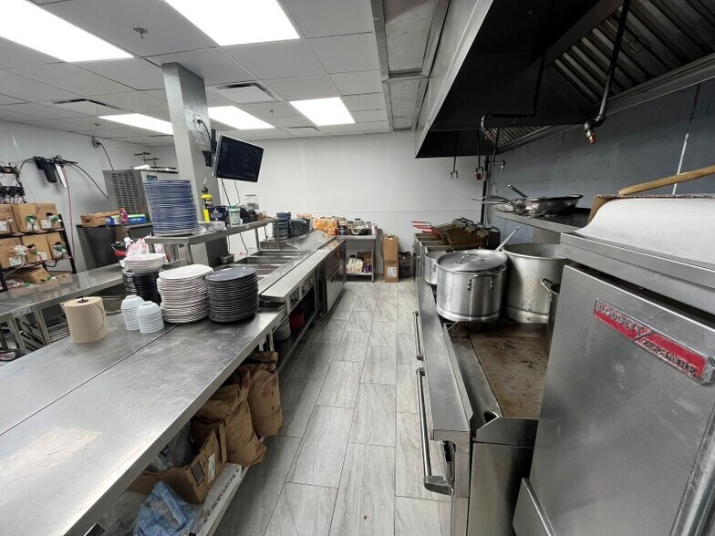 More Photos Of 1102 Delano St, Houston Storefront For Lease