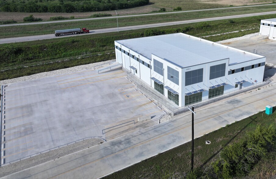 More Photos Of 12522 FM 1625, Creedmoor Warehouse For Sale