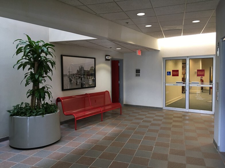 More Photos Of 800 W Main St, Freehold Medical For Lease