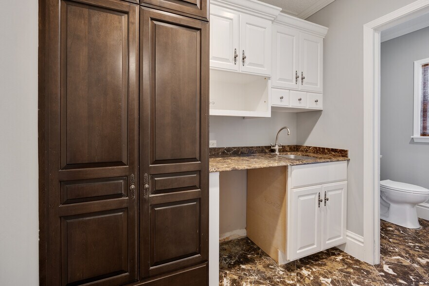 More Photos Of 121 N Washington St, Naperville Medical For Lease