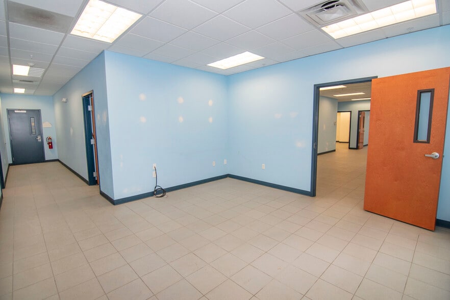 More Photos Of 3 Unlimited Dr, Saratoga Springs Office For Lease