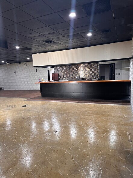 More Photos Of 8350 S 88th Ave, Justice Restaurant For Sale