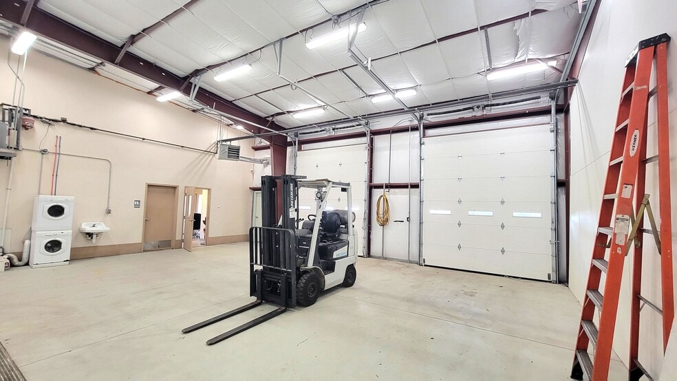 More Photos Of 29 Carle St, Kingston General Retail For Lease