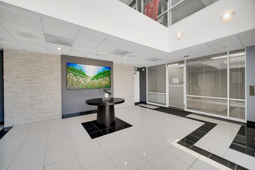 More Photos Of 1S443 Summit Ave, Oakbrook Terrace Medical For Lease