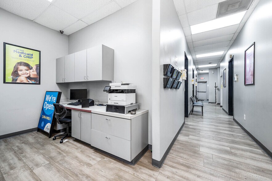 More Photos Of 8530 S Braeswood Blvd, Houston Freestanding For Lease