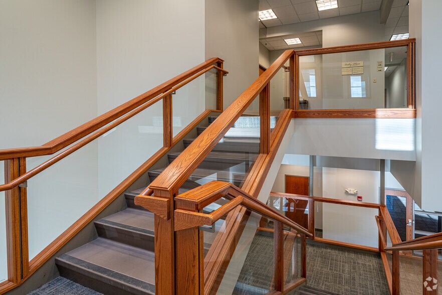 More Photos Of 4800 Olson Memorial Hwy, Golden Valley Office For Lease