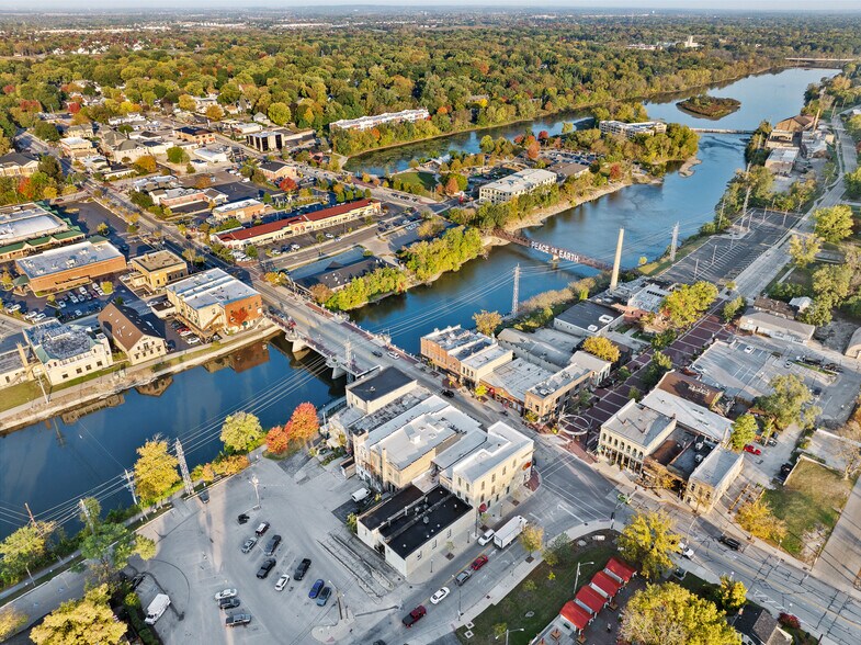 More Photos Of 21 N River St, Batavia Unknown For Lease