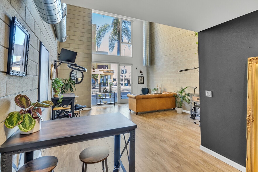 More Photos Of 2487 Kettner Blvd, San Diego Office For Sale