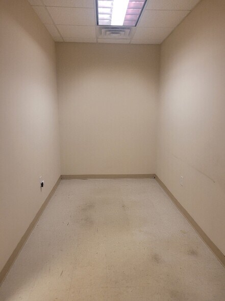 More Photos Of 8470 Falls Of Neuse Rd, Raleigh Unknown For Lease