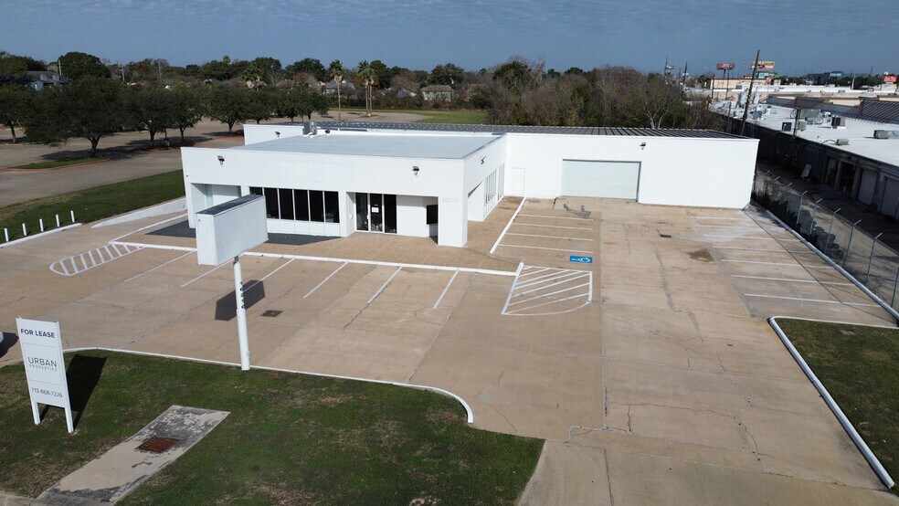 More Photos Of 16210 Clay Rd, Houston Auto Repair For Lease