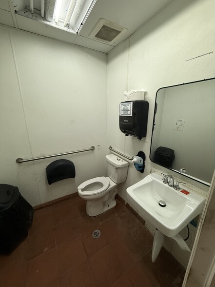 More Photos Of 1080-1090 N Federal Hwy, Hollywood Restaurant For Lease