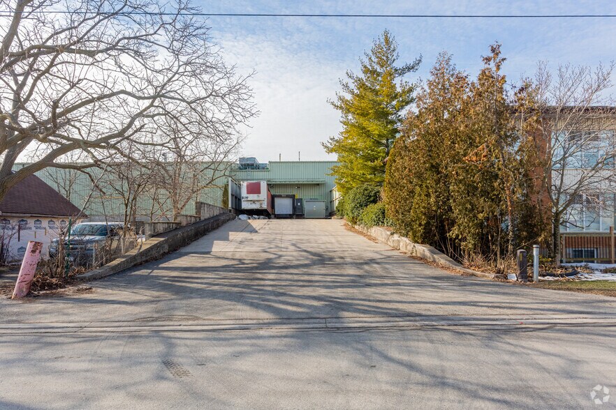 More Photos Of 4961 King St E, Lincoln Storefront For Lease