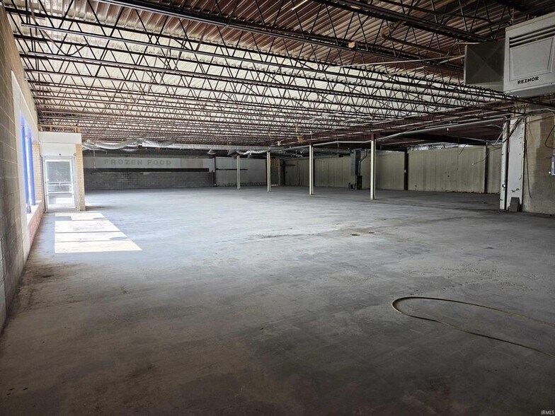 More Photos Of 500 Old Indiana 28 Hwy, Williamsport Freestanding For Sale