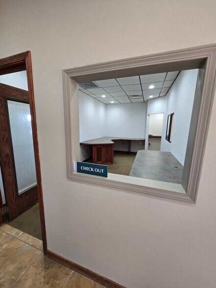 More Photos Of 2728 Williams Ave, Woodward General Retail For Lease