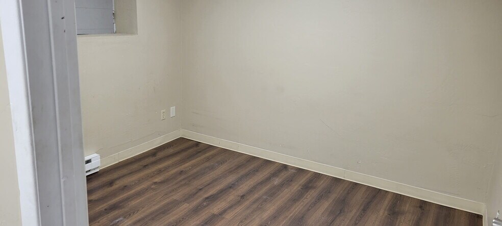 More Photos Of 64 Imperial Dr, Evanston Warehouse For Lease