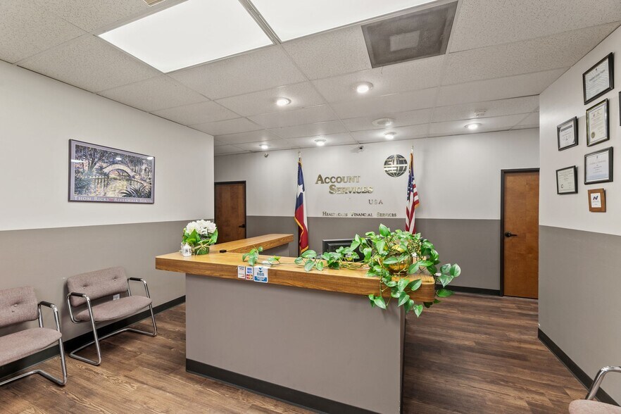 More Photos Of 1802 NE Loop 410, San Antonio Office For Sale