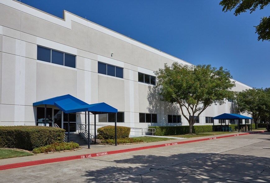 More Photos Of 4550 Excel Pky, Addison Light Manufacturing For Lease