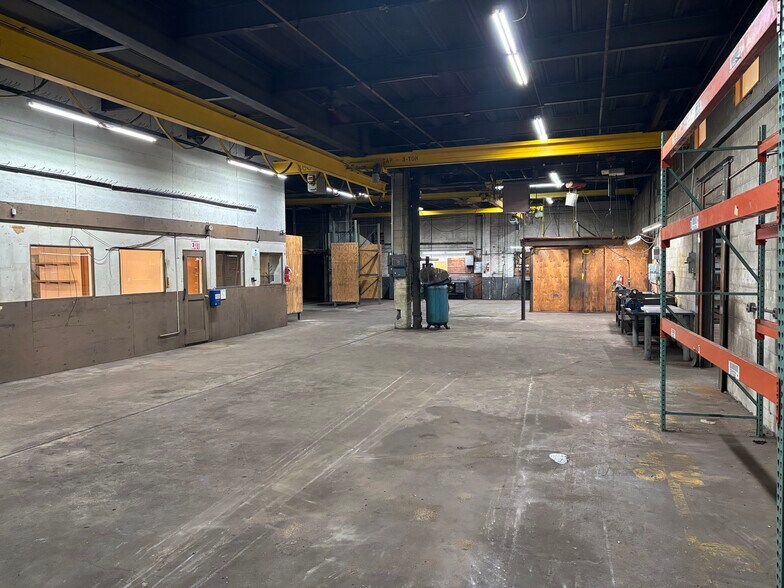 More Photos Of 24-25 46th St, Astoria Warehouse For Lease