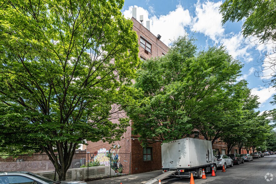 More Photos Of 360 Snediker Ave, Brooklyn Apartments For Lease