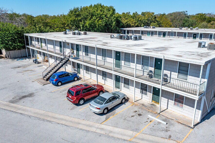 More Photos Of 5111 Interstate 35 N, Waco Apartments For Sale