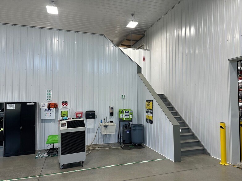 More Photos Of 1000 Randall Ct, Export Warehouse For Lease