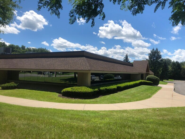 More Photos Of 101 Old Cove Rd, Liverpool Office For Lease