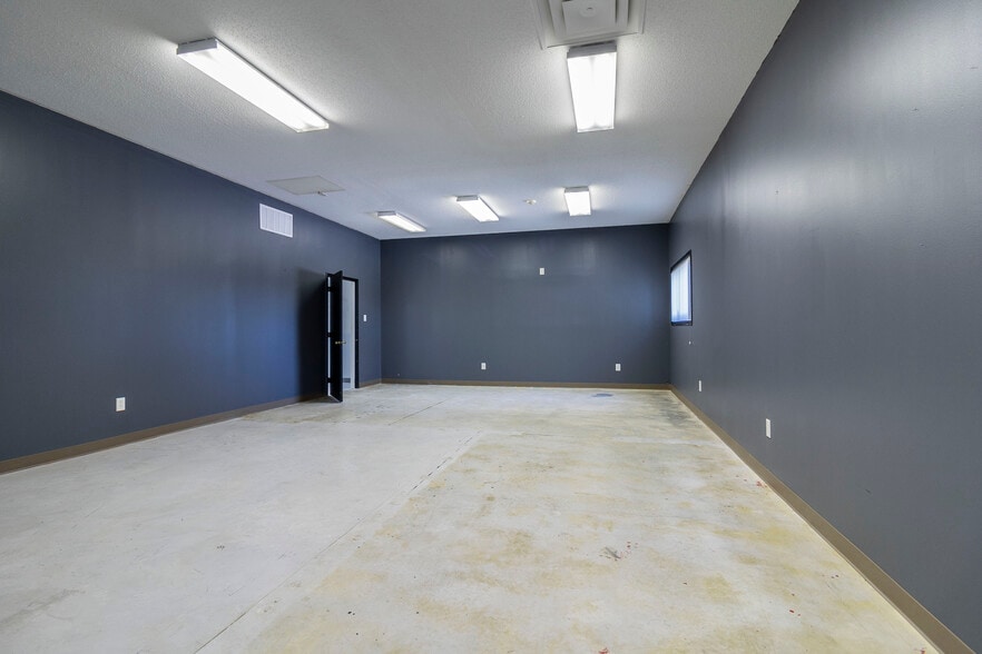 More Photos Of 5801 Old Collinsville Rd, Fairview Heights General Retail For Lease