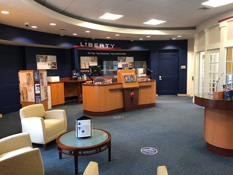 More Photos Of 774 Farmington Ave, Bristol Bank For Lease