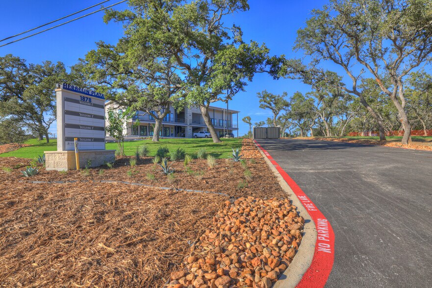 More Photos Of 1878 Herbelin Rd, New Braunfels Office For Sale