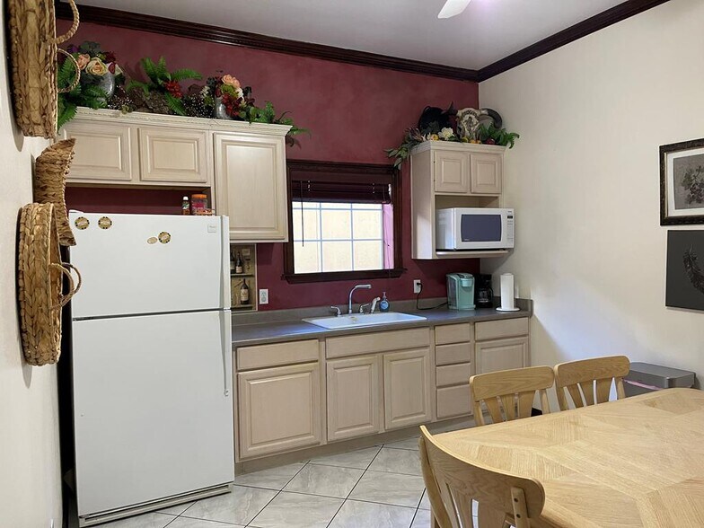 More Photos Of 505 Quarry St, Eagle Pass Office For Sale