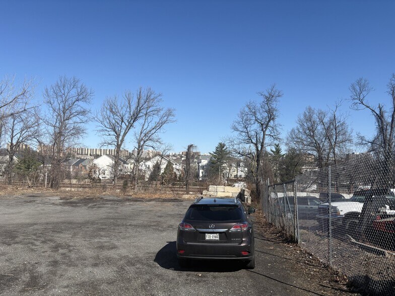 More Photos Of 5600 Vine St, Alexandria Land For Lease