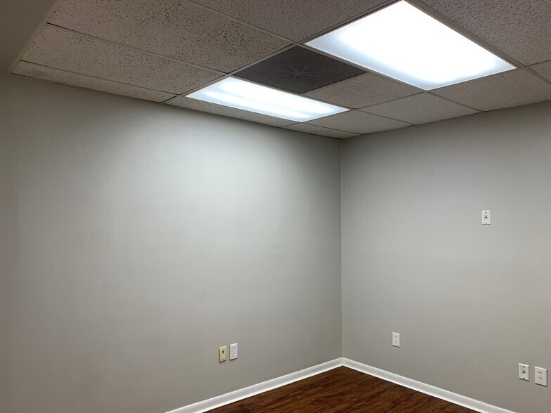 More Photos Of 14339 Torrey Chase Blvd, Houston Office For Sale