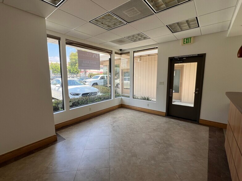 More Photos Of 204 E Chevy Chase Dr, Glendale Medical For Lease