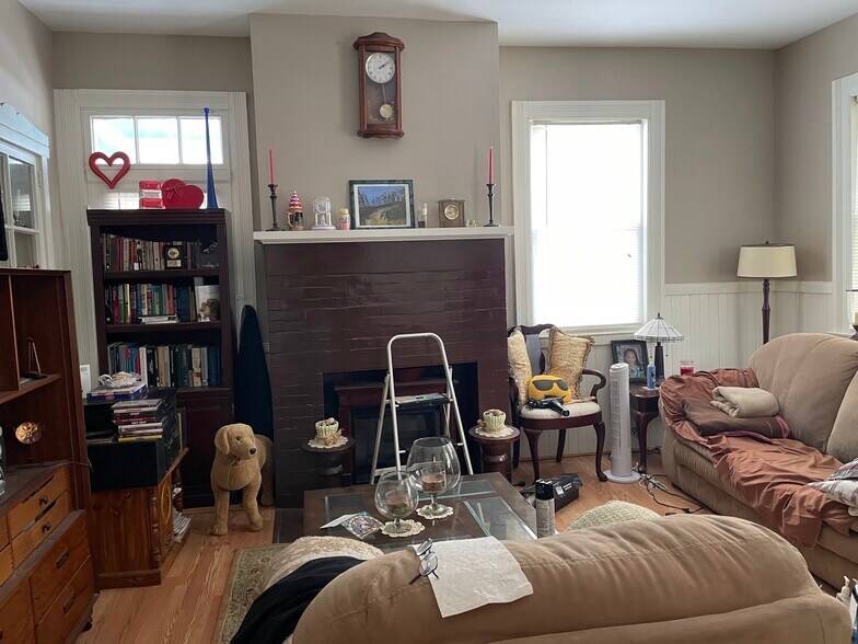 More Photos Of 36 Bellevue Ave, Bristol Apartments For Sale